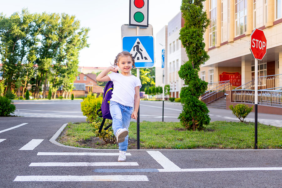 Kind sicheres Verhalten im Straßenverkehr 